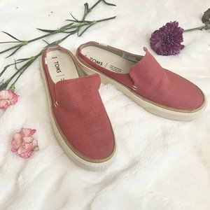 Toms slide on